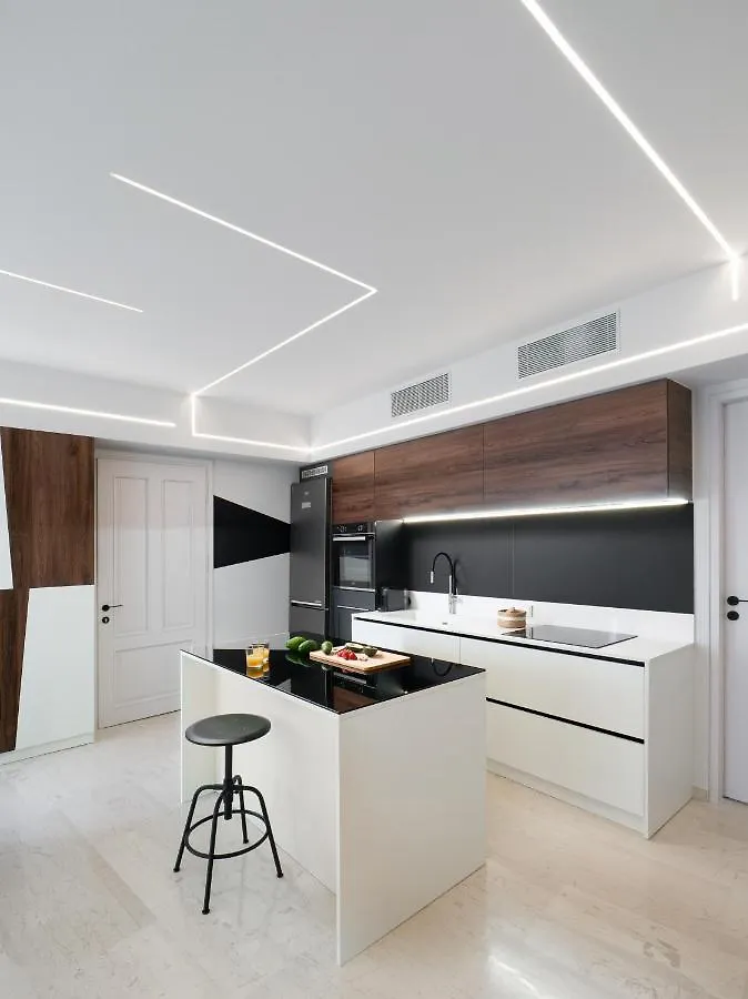 The H Experience - Stylish 2Bd Apt With Balcony In Heraklion Center Apartment