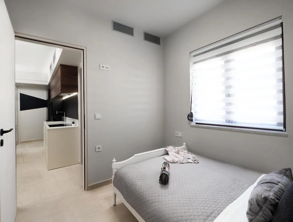 The H Experience - Stylish 2Bd Apt With Balcony In Heraklion Center Greece